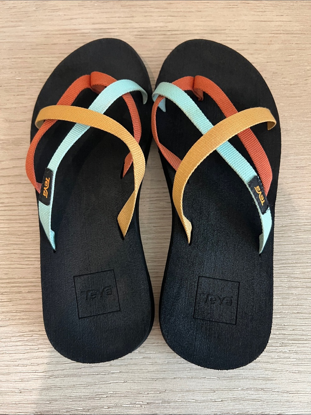 Women’s Teva Olowahu flip-flop size 6